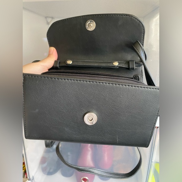 Simply Vera Vera Wang Signature Mini Crossbody Bag - Picture 6 of 8